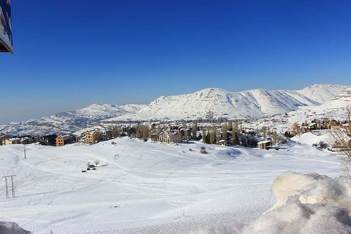 موسم الثلوج لا يغيب عن لبنان على الرغم من الانهيارات!!