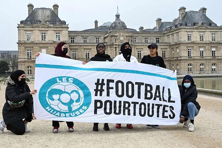 مشكلة فرنسية اسمها حجاب لاعبات كرة القدم.. قضية أمن وسلامة أم "تمييز"؟