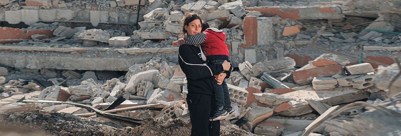 أمهات سوريات.. بين آلام كارثة الزلزال وأطفال "ناموا" إلى الأبد