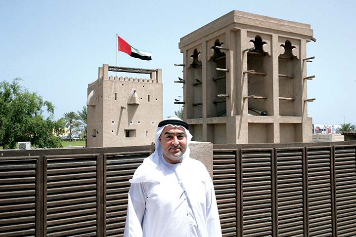 أحمد المنصوري أمام متحفه"معبر الحضارات"