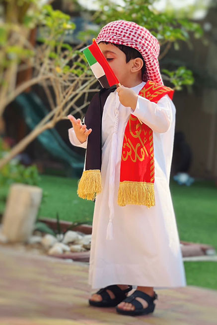 بالأطباق الشعبية والزينة وحكايا الجدات.. تقاليد احتفال الأسر الإماراتية بعيد الاتحاد 52.
