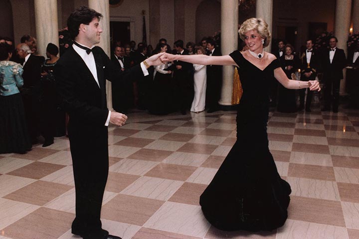 يرقص مع الأميرة ديانا في حفل افتتاح مكتبة رونالد ريغان عام 1985