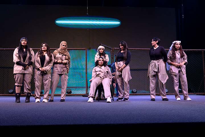 "سجن باركود".. مسرحية إماراتية شبابية في معرض الشارقة الدولي للكتاب