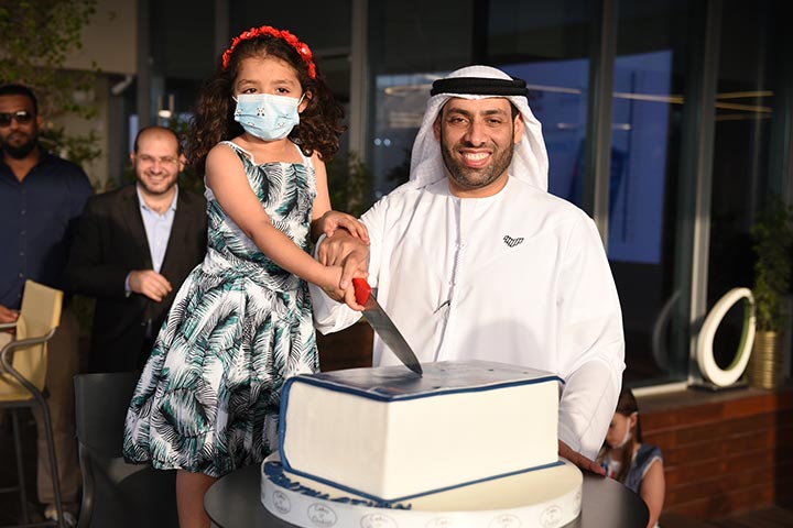 مع ابنته سما يحتفلان بصدور كتابه " السرطان في العالم العربي"