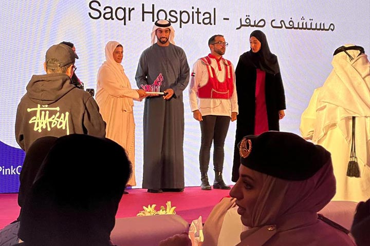 تكريم مستشفى صقر من قبل القافلة الوردية
