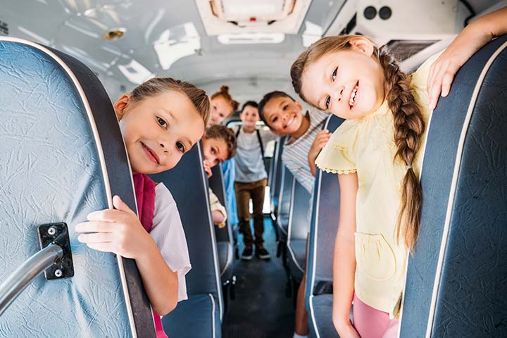 رحلة الحافلة المدرسية.. كيف نجعلها مثمرة وممتعة؟ ومتى تكون "محنة"؟