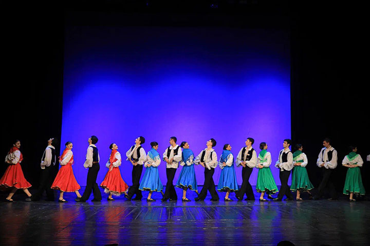 في يوم الرقص العالمي.. "سياحة عجمان" تحتفي برقصات فولكلورية من أنحاء العالم وبالتنوع الثقافي