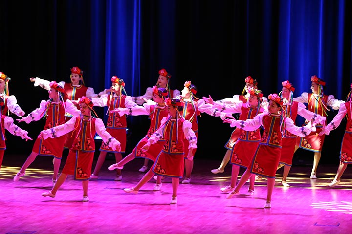 في يوم الرقص العالمي.. "سياحة عجمان" تحتفي برقصات فولكلورية من أنحاء العالم وبالتنوع الثقافي