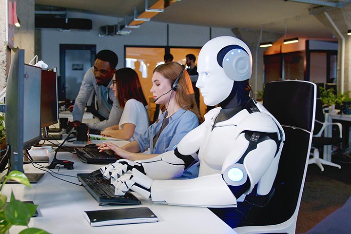 الروبوتات "البشرية".. هل ستحتل قريباً مكان البشر في الأعمال والمهن؟