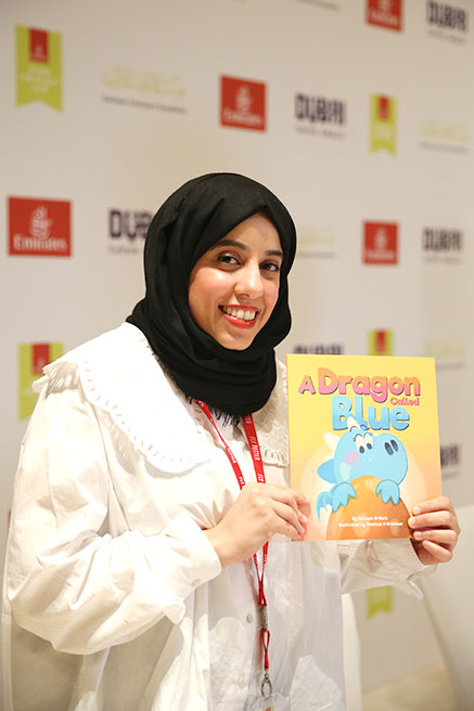 نتاجات أدبية إماراتية إلى الإنجليزية.. جسر عابر نحو العالم وإشراق الهوية في "الإمارات للآداب"
