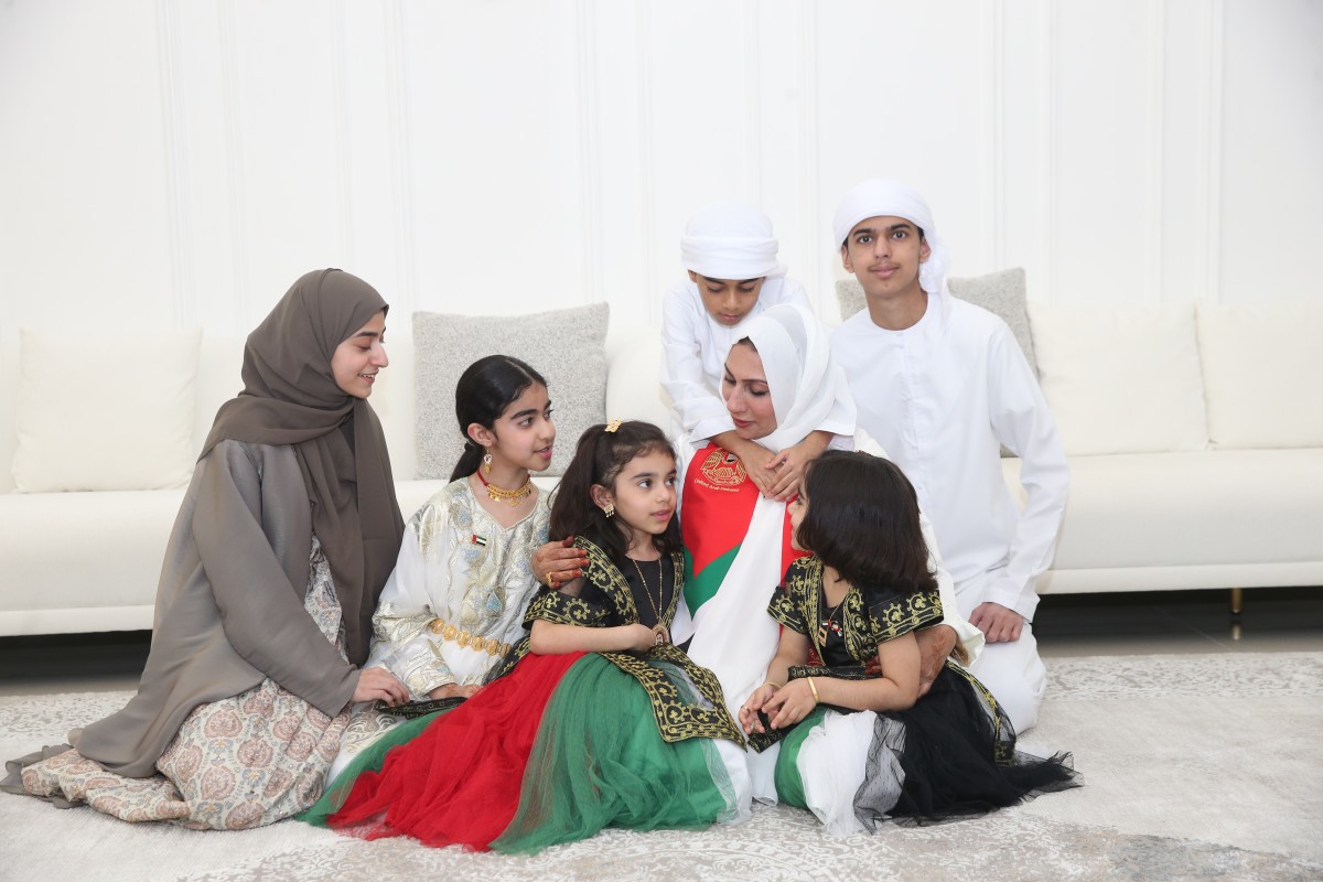 سميرة المازمي مع أبنائها 