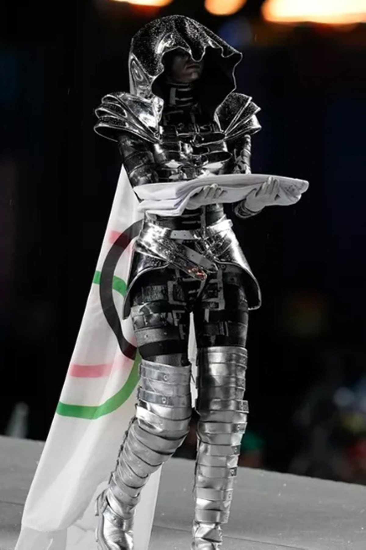 جان دارك في عرض أزياء