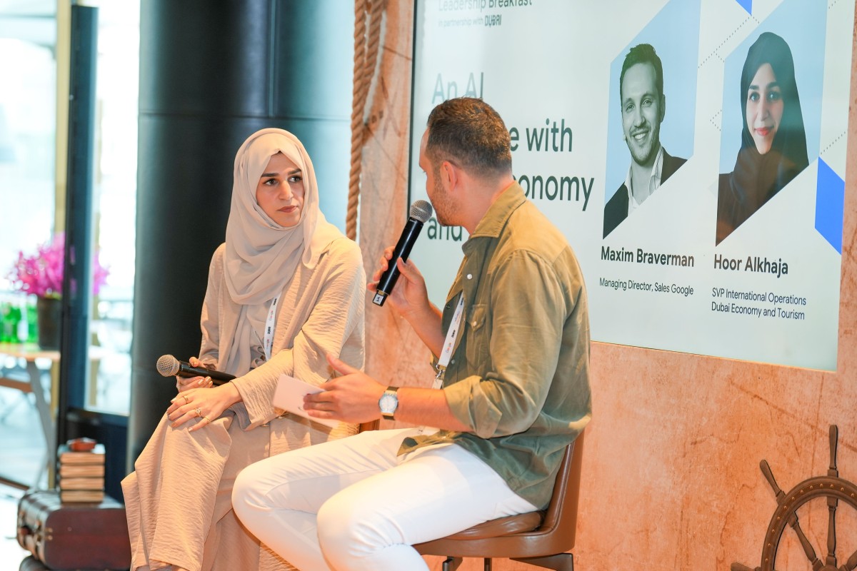 أثناء إحدى الفعاليات الخاصة بالسفر والسياحة 