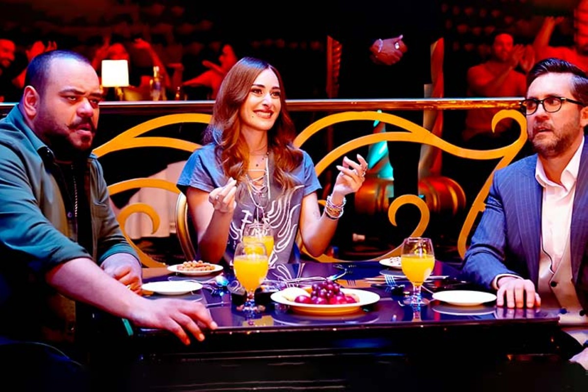 في مشهد من أكس مراتي مع هشام ماجد ومحمد ممدوح