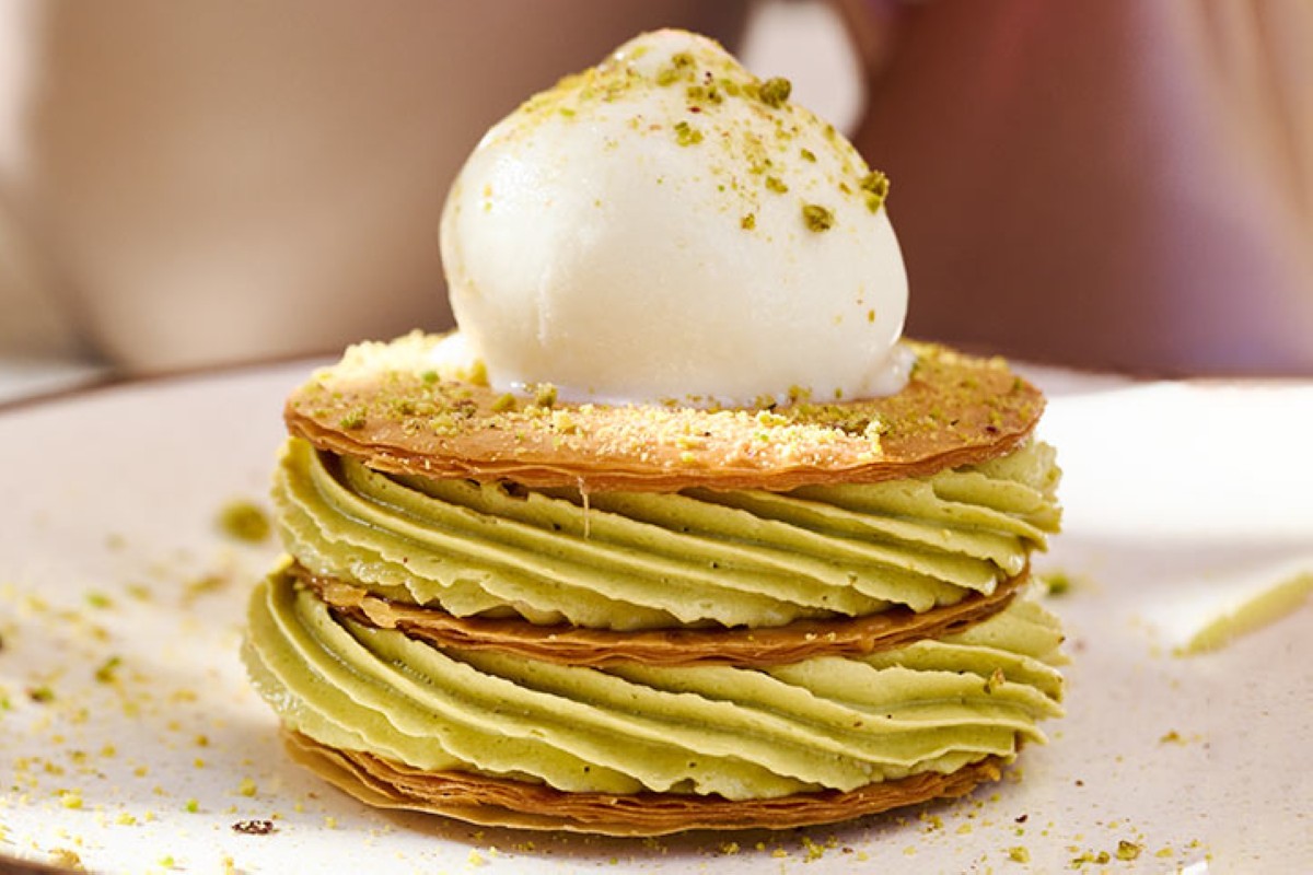 (طبقات من البقلاوة، وكريمة الفستق، والآيس كريم التركي، «دوندورما»)