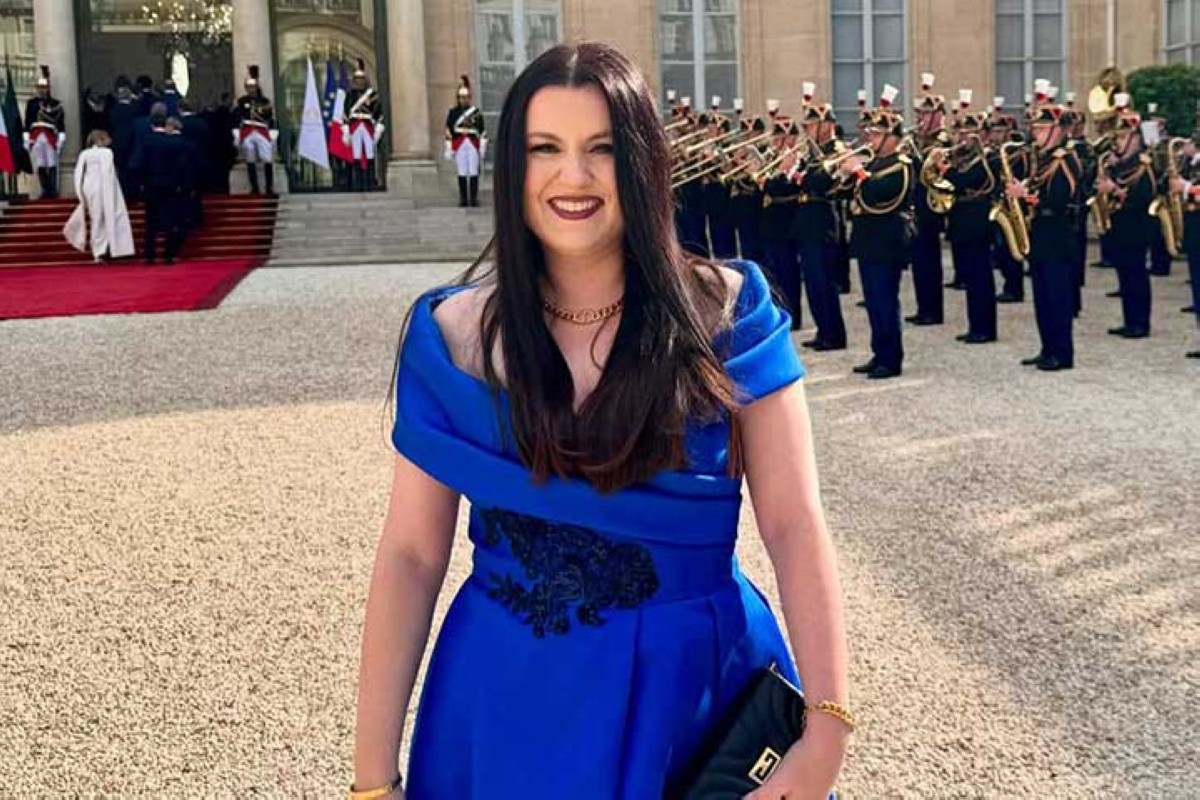 مدعوة لحفل عشاء في القصر الرئاسي الفرنسي