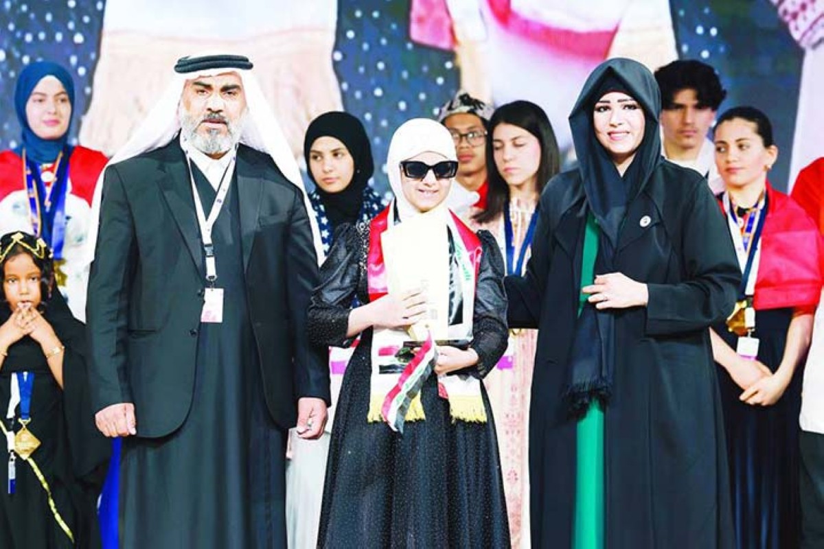 لطيفة بنت محمد بن راشد  تكرم الطالبة ماريا حسن عجيل، من اصحاب الهمم