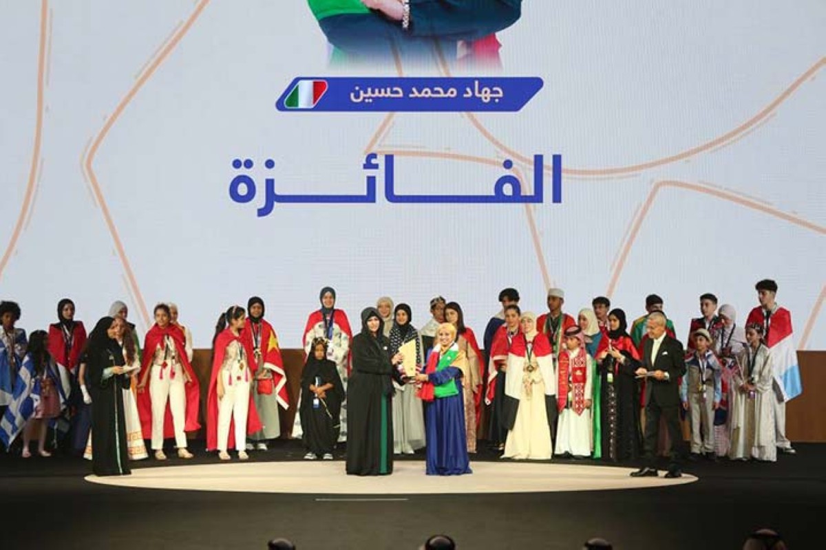 لطيفة بنت محمد بن راشد تكرم جهاد محمد حسين، من إيطاليا