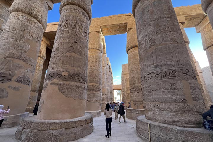 الأقصر وأسوان.. سحر الفراعنة يجذب السياح إلى صعيد مصر