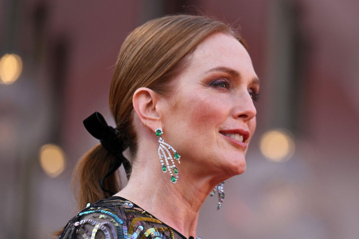 تسريحة Julianne Moore