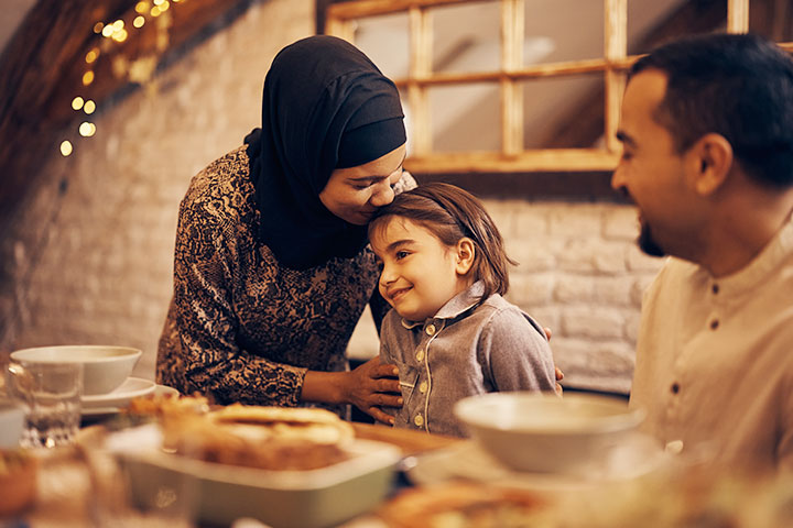 صيام الصغار بدون إكراه.. متى يصوم طفلك؟ وكيف تعوّدينه على الصيام؟