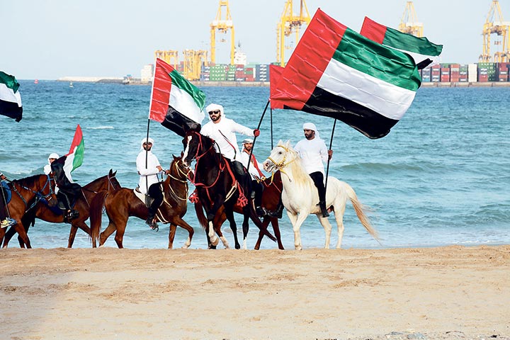 يوم العلم الإماراتي 2022.. هكذا تم اختيار علم الإمارات وهذه دلالته