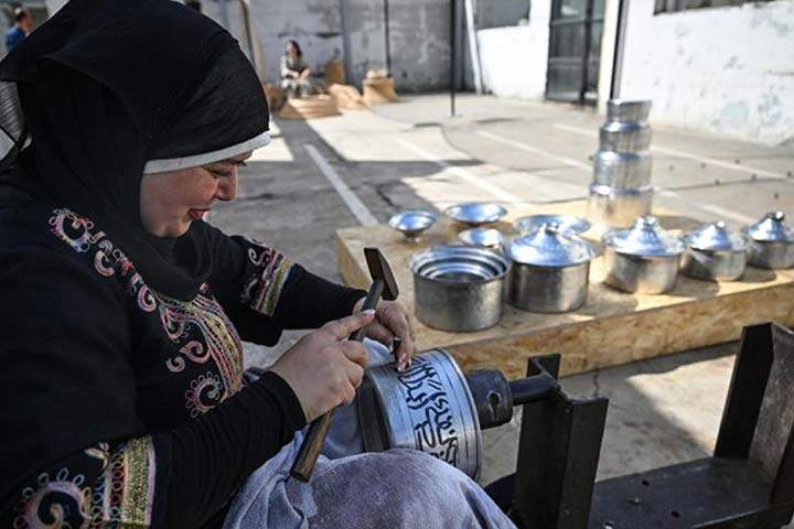 للحِرفيين جانب من معرض التصميم