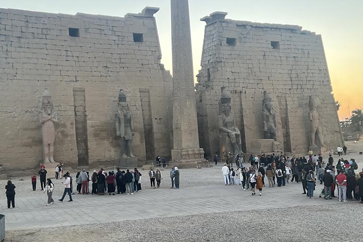 الأقصر وأسوان.. سحر الفراعنة يجذب السياح إلى صعيد مصر