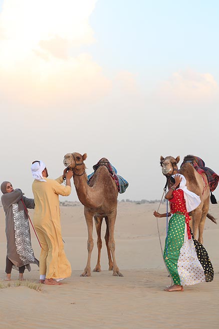 حكيمة غيث وخولة البلوشي: سباق الهجن مدرسة في تعلم الصبر