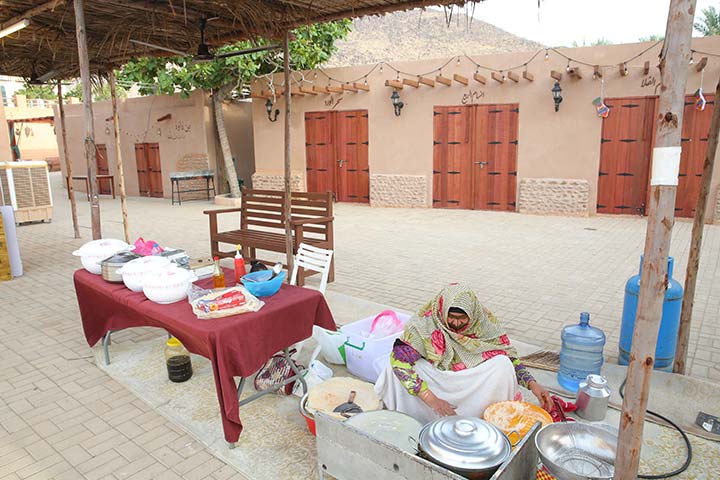 عودة للزمن الجميل في سوق خورفكان القديم