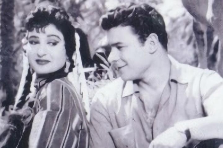  في فيلم تمر حنة مع الفنانة نعيمة عاكف 