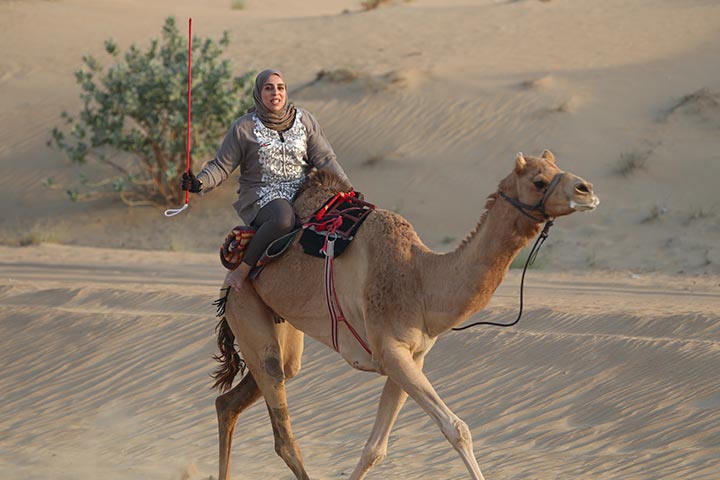 حكيمة غيث وخولة البلوشي: سباق الهجن مدرسة في تعلم الصبر