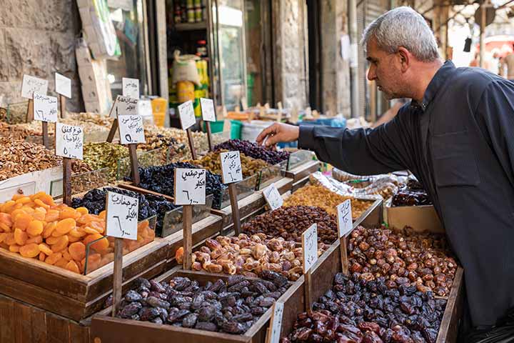 د. حسن الصغير: استغلال حاجات الناس في رمضان سلوك يرفضه الإسلام