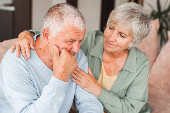 كيف تدعمين شريك حياتك عندما يهزمه الزهايمر؟ إليك نصائح الخبراء وتوصياتهم